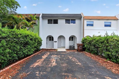 7090-7090 W 2nd Ct, Hialeah, FL, 33014-5306 | Card Image