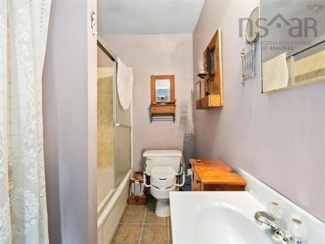 66 Maple Ave, Home with 6 bedrooms, 0 bathrooms and null parking in Lunenburg NS | Image 16