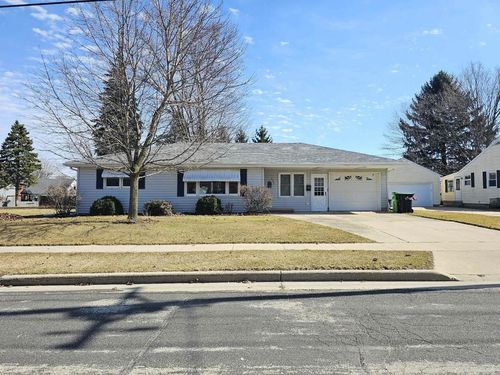 631 Maxon St, Waupun, WI, 53963-1954 | Card Image