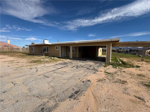 14027 Navajo Rd, Apple Valley, CA, 92307-3963 | Card Image
