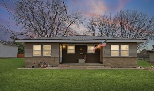 618 Meadow Lane St, Le Roy, IL, 61752-1210 | Card Image