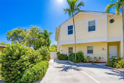 840 Ne 14th Pl, Fort Lauderdale, FL, 33304-1232 | Card Image