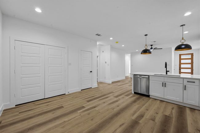 5424 Bourquin St, House other with 4 bedrooms, 2 bathrooms and null parking in Dallas TX | Image 11