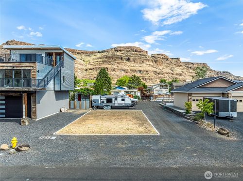 685 River Dr Sw, Quincy, WA, 98848-9309 | Card Image