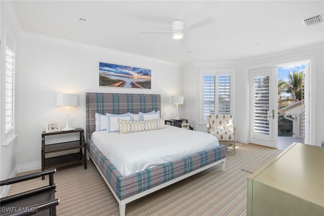 Guest bedroom #1 with balcony | Image 33