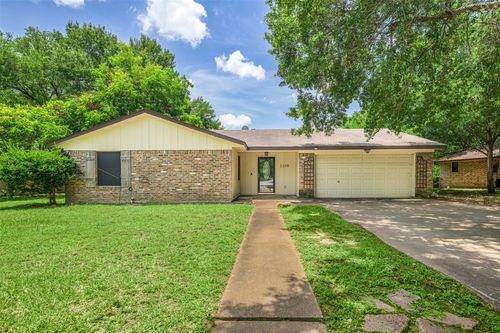 1108 Hollis Dr, Brenham, TX, 77833-5813 | Card Image