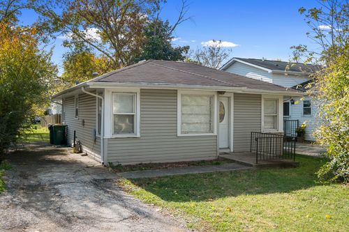 233 Wildwood Dr, Round Lake Beach, IL, 60073-2040 | Card Image