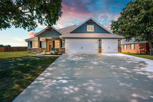 524 E Carol St, Pilot Point, TX, 76258-3753 | Card Image