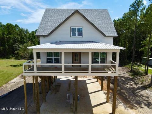 113 Blakemore St, Bay Saint Louis, MS, 39520-2105 | Card Image