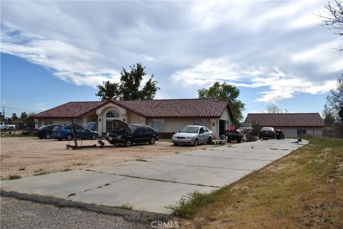 19485 Kinai, Apple Valley, CA, 92307 | Card Image