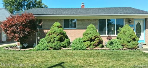 23231 Glenbrook St, Saint Clair Shores, MI, 48082-1152 | Card Image