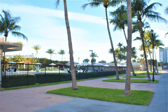 APT-810 - 2625 Collins Ave, Condo with 1 bedrooms, 2 bathrooms and null parking in Miami Beach FL | Image 35