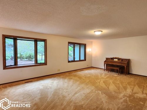 1 Asbury Ct, Mason City, IA, 50401-2502 | Card Image