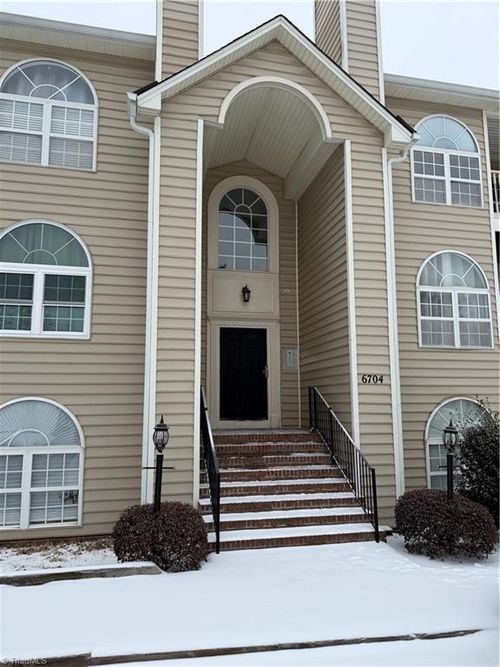 unit-4e-6704 W Friendly Ave, Greensboro, NC, 27410-4051 | Card Image