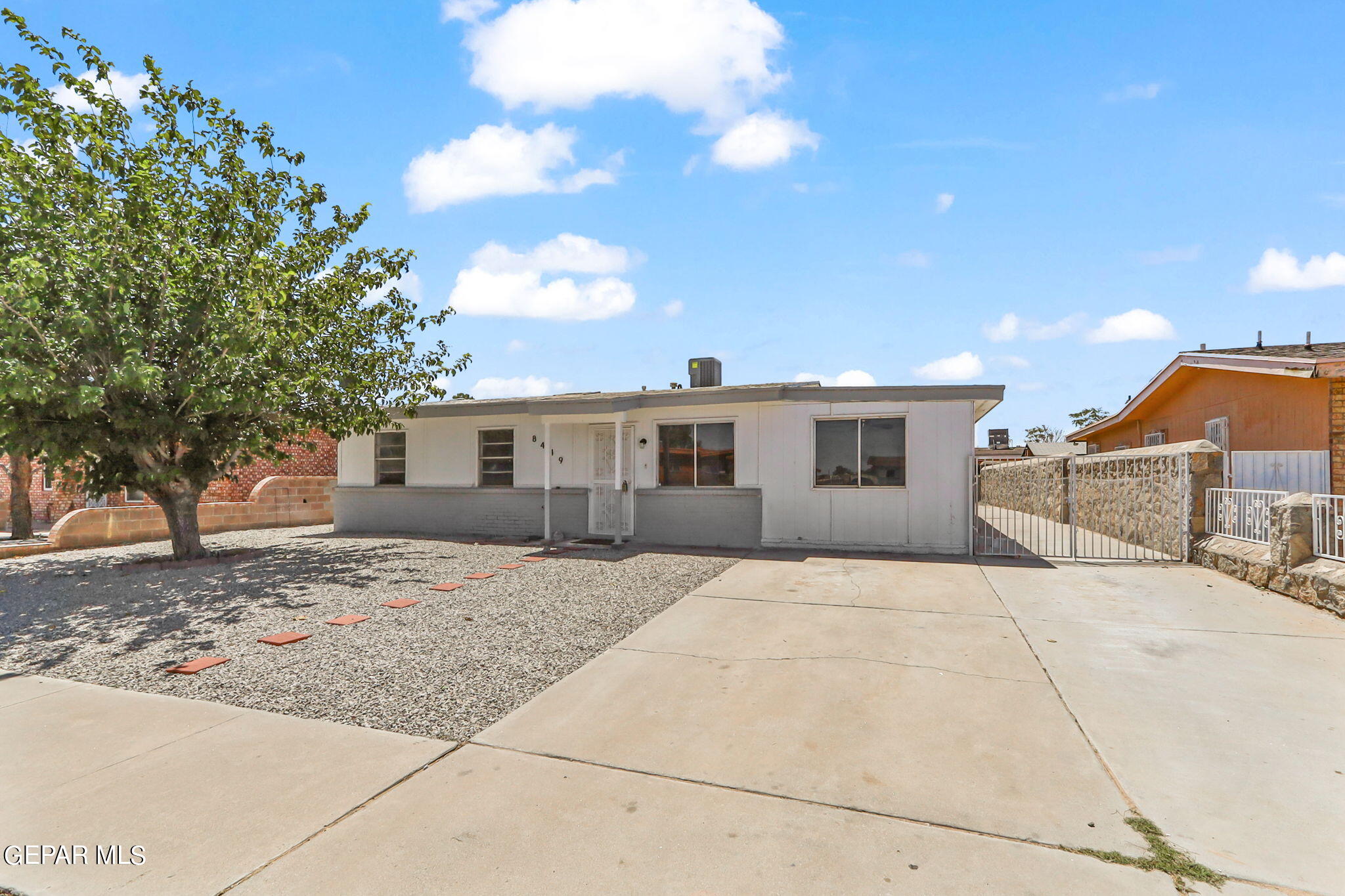 Independence Dr, El Paso, TX 79907