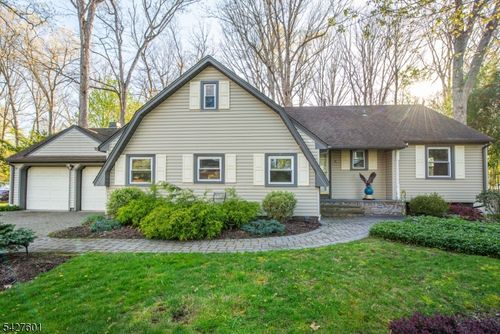 16 E Circuit Dr, Succasunna, NJ, 07876-1962 | Card Image