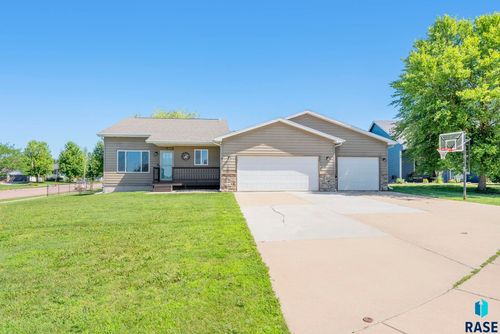 1000 Greyhawk Cir, Harrisburg, SD, 57032-2214 | Card Image