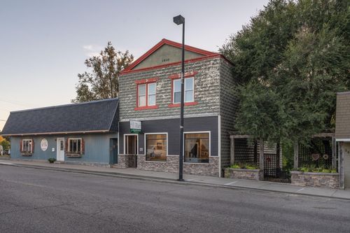 42 Main St S, New London, MN, 56273-5010 | Card Image