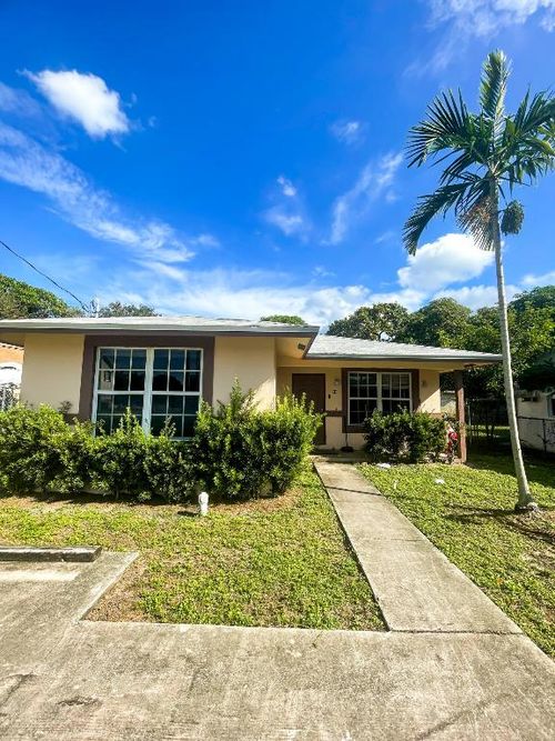 17 Sw 6th Ave, Dania Beach, FL, 33004-3260 | Card Image