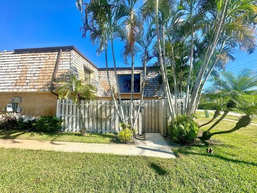 225 Lake Arbor Dr, Palm Springs, FL, 33461-2105 | Card Image