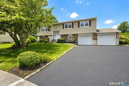 86 Honey Pot Road, West Haven, CT, 06516 | Card Image
