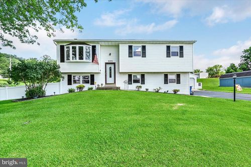 3370 Grandview Dr, YORK HAVEN, PA, 17370-9252 | Card Image
