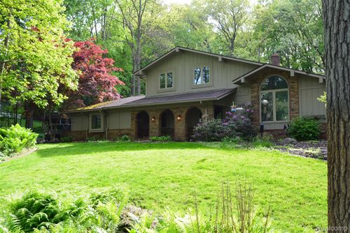 6015 Sundance Trl, Brighton, MI, 48116-7716 | Card Image