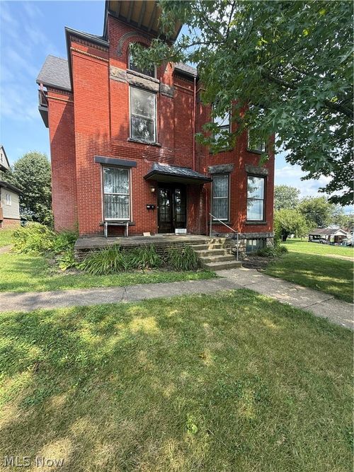 a-932 Maple Ave, Zanesville, OH, 43701-3027 | Card Image