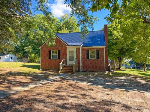 515 E Carolina Ave, Crewe, VA, 23930-2013 | Card Image