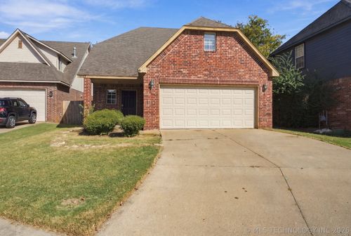 11117 Cedar St, Jenks, OK, 74037-3372 | Card Image