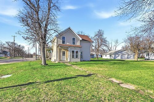 301 Minnie St, Paynesville, MN, 56362-1518 | Card Image
