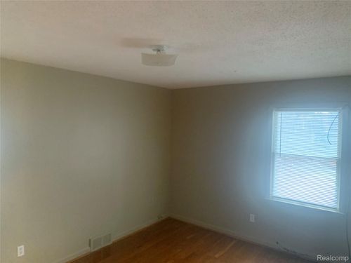 17195 Stoepel St, Detroit, MI, 48221-2609 | Card Image
