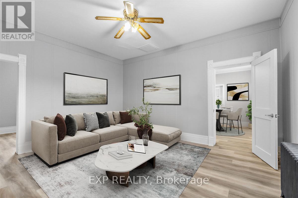 Residential in Bradford West Gwillimbury (Bradford) 4