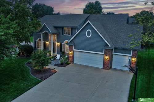 17618 Washington Cir, Omaha, NE, 68135-3027 | Card Image
