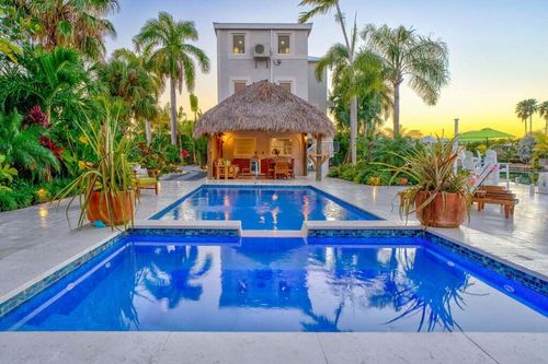 17183 Coral Dr, Sugarloaf Key, FL, 33042-3640 | Card Image