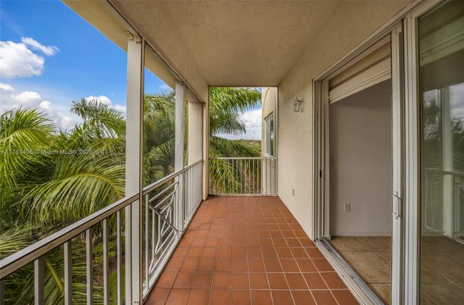 APT-501 - 3600 Oaks Clubhouse Dr, Condo with 3 bedrooms, 2 bathrooms and null parking in Pompano Beach FL | Image 17