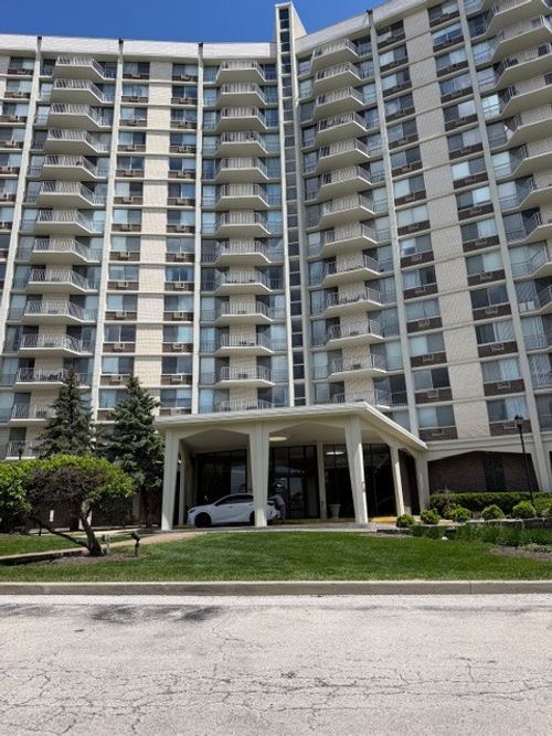 11k-40 N Tower Rd, Oak Brook, IL, 60523-1122 | Card Image