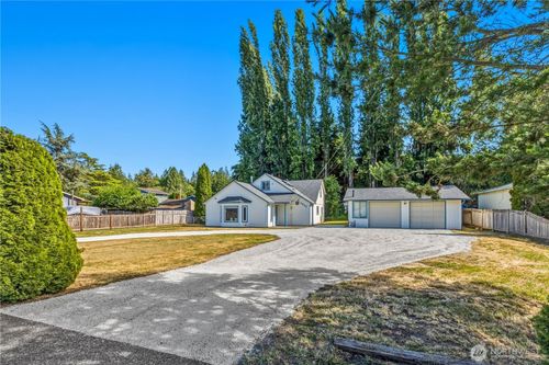 2932 E Fir St, Mount Vernon, WA, 98273-2716 | Card Image