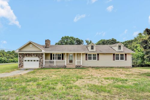 1030 Windhurst Dr, Hardy, VA, 24101-3702 | Card Image