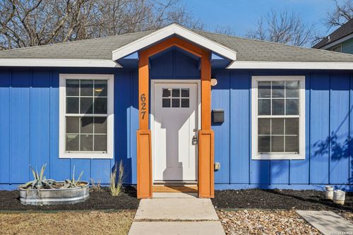 627 Blaine, San Antonio, TX, 78202-1518 | Card Image