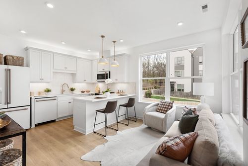 250 Arrowhead Dr, Nashville, TN, 37216-1027 | Card Image