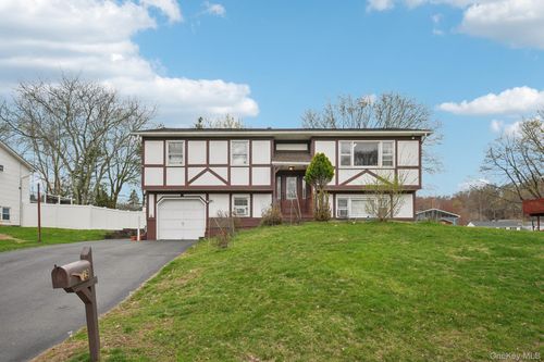 19 Northpark Dr, Garnerville, NY, 10923-1023 | Card Image