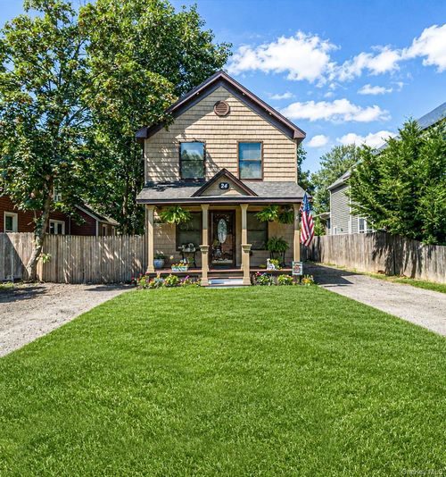 24 Wiggins Avenue, Brookhaven, NY, 11772 | Card Image