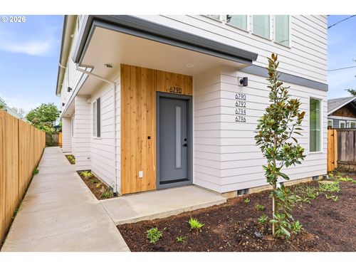 1-6790 Se Insley St, Portland, OR, 97206-5373 | Card Image