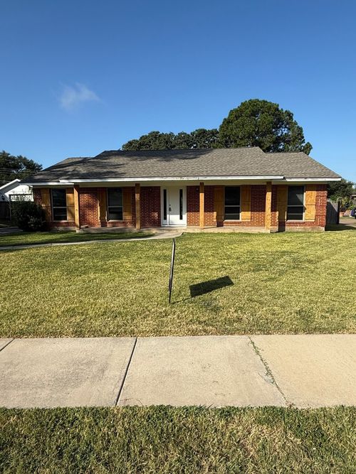 1710 Cresthaven Dr, Pantego, TX, 76013-3233 | Card Image