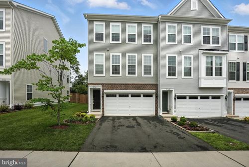 8162 Agnes Ln, MANASSAS, VA, 20110-1760 | Card Image