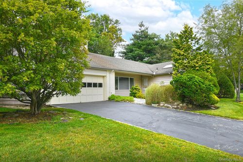 8 South Dr, Roslyn, NY, 11576-2027 | Card Image