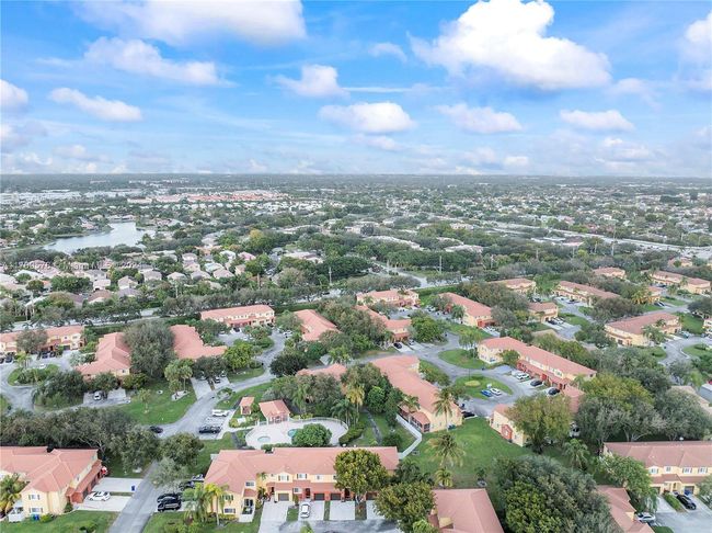 10307 Sw 20 Th St, Townhouse with 3 bedrooms, 3 bathrooms and null parking in Miramar FL | Image 23