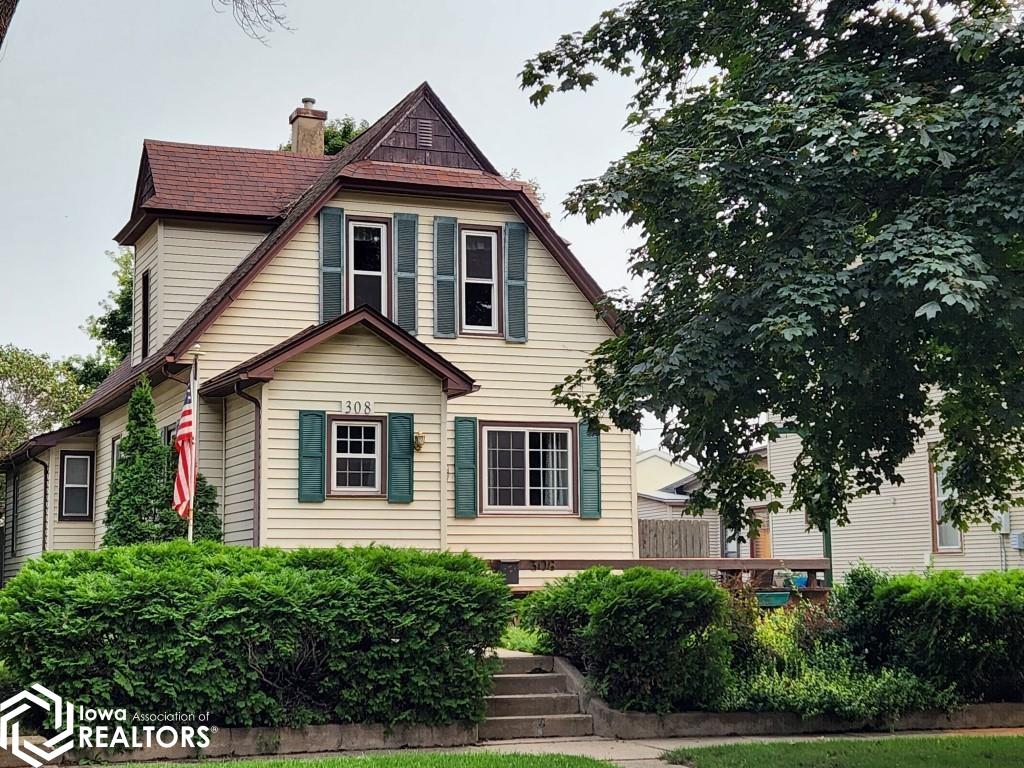 14th St, Mason City, IA 50401