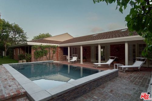 1121 N Beverly Dr, Beverly Hills, CA, 90210-2324 | Card Image